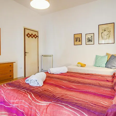 Awesome In Apartman Viareggio